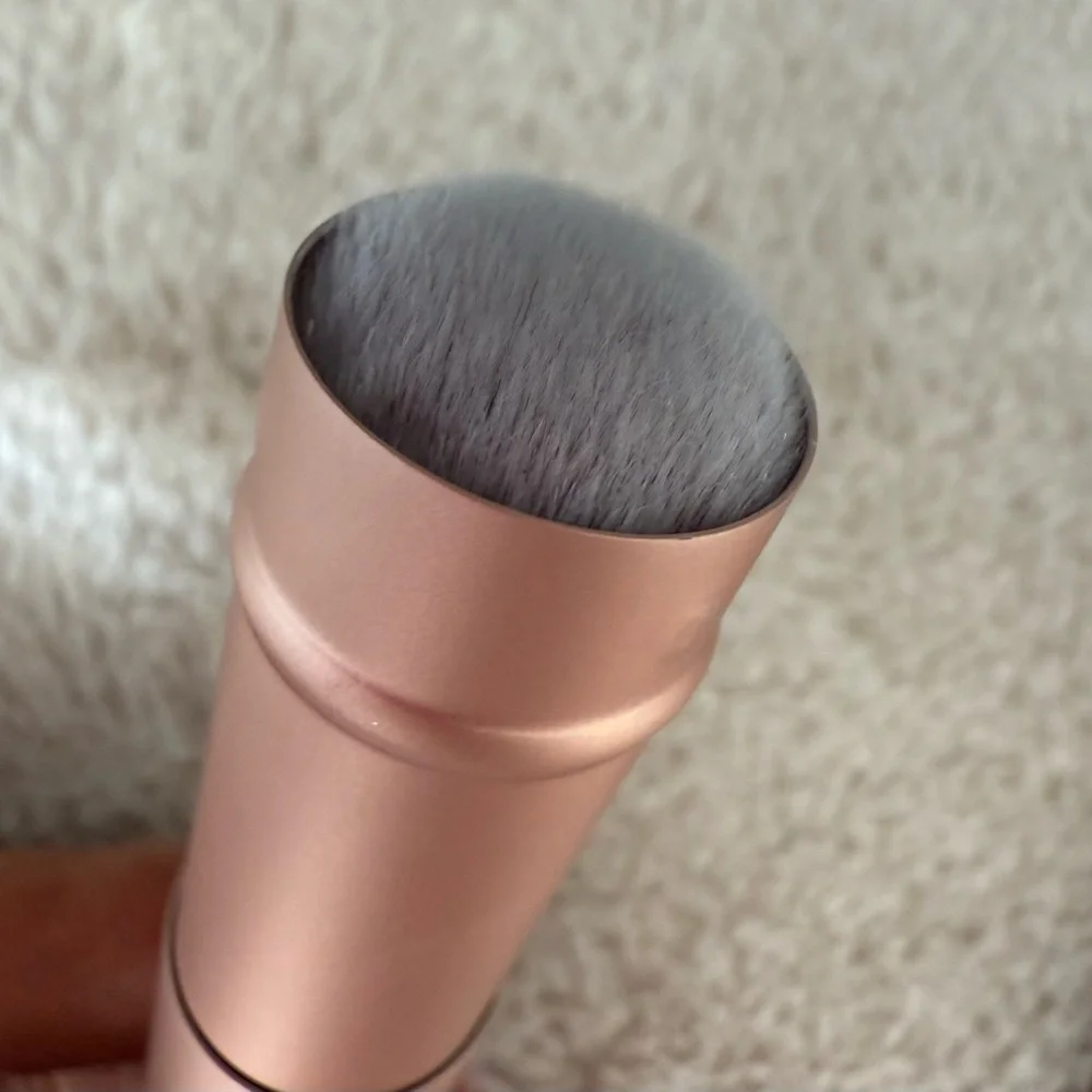 NWT Hoola mini bronzer and Benefit mini retractable brush